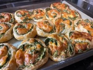 Mini Khachapuri with Cheese and Spinach